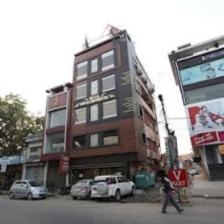 Hotel Surya Continental Lucknow Exteriör bild