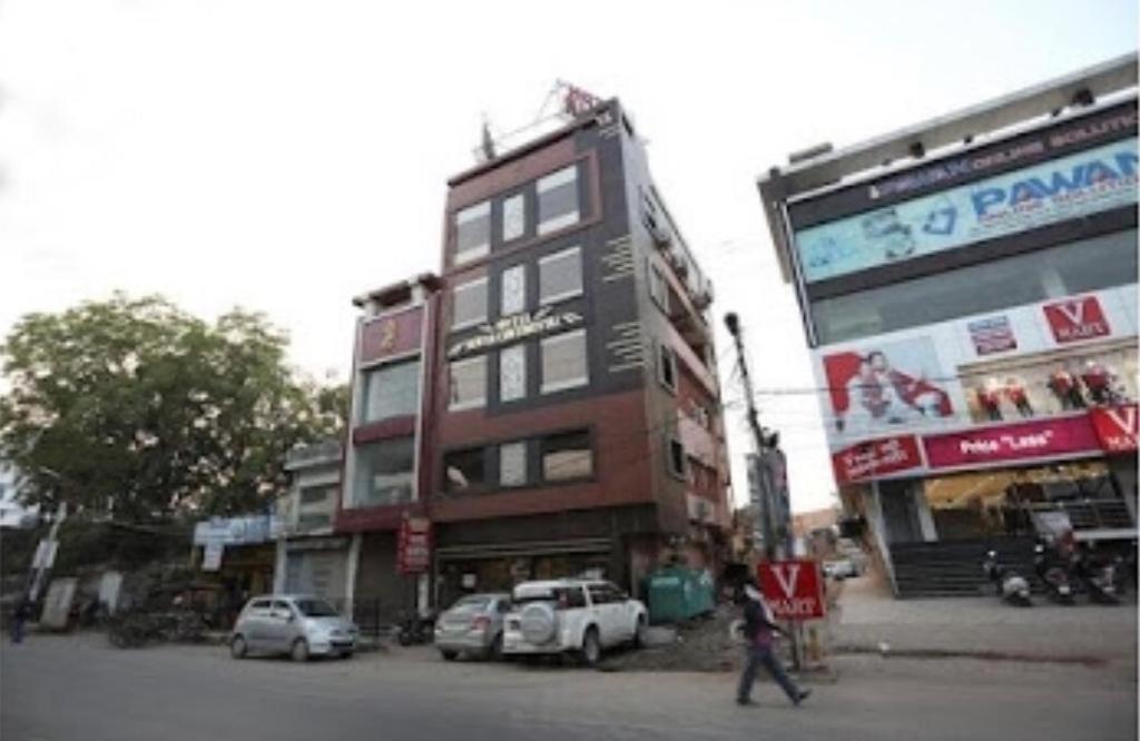 Hotel Surya Continental Lucknow Exteriör bild